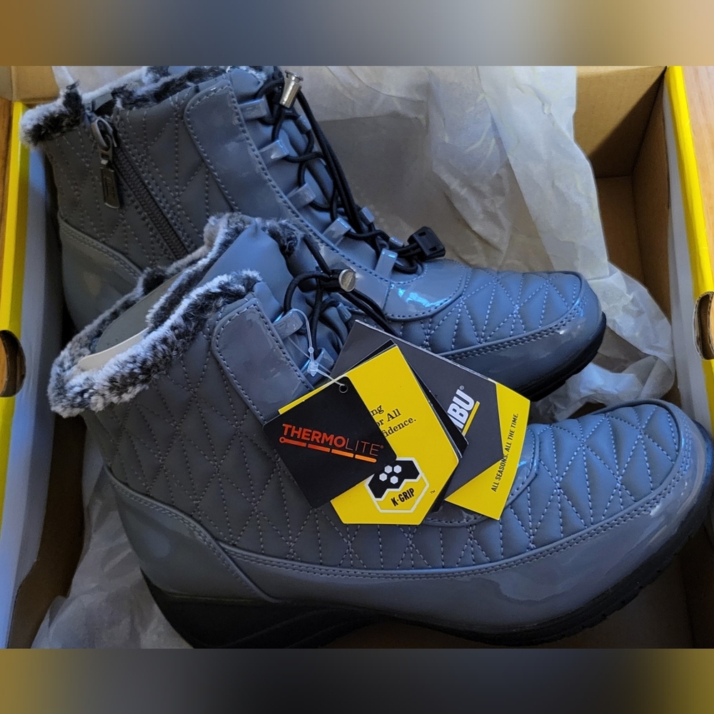 New Khombu Waterproof Winter Boots woman's size 9